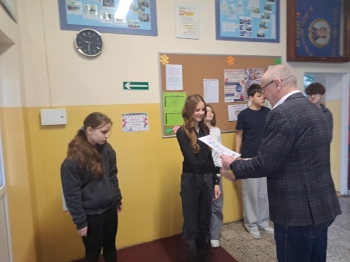 e9eed739-9f39-45a2-965d-8d2179c367ff