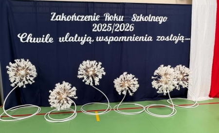Uroczyste zakończenie roku szkolnego 2025/2026 przez uczniów klas I-VII