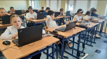 WSPARCIE  EDUKACJI  MATEMATYCZNEJ  Z  UŻYCIEM  NARZĘDZI  AI  (zeszyt.online)